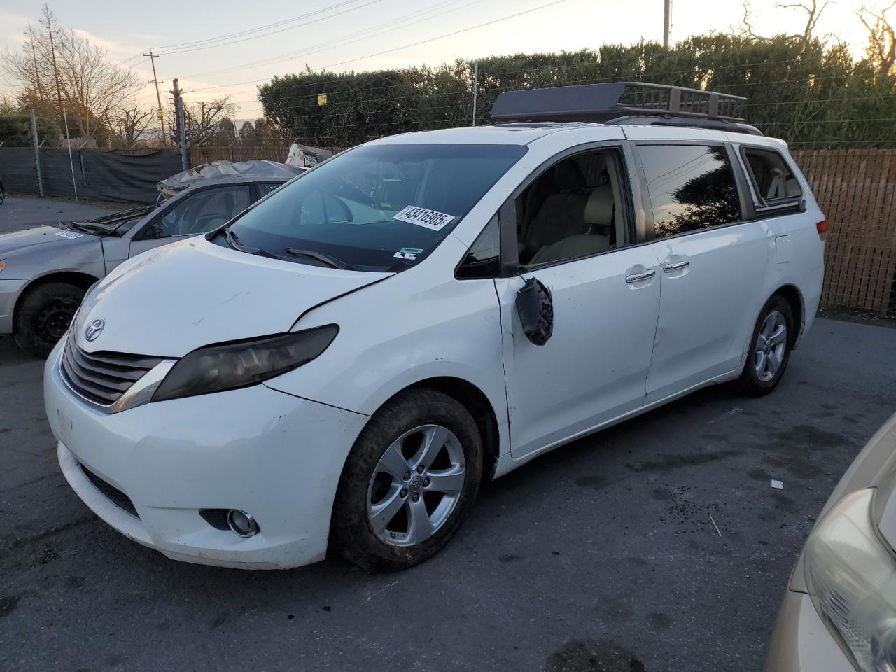 TOYOTA SIENNA XLE 2011