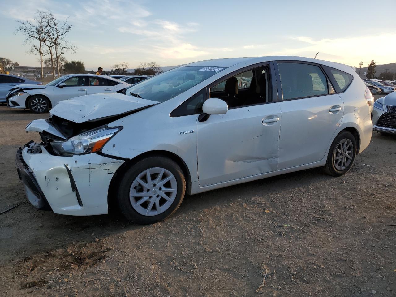 TOYOTA PRIUS V 2017