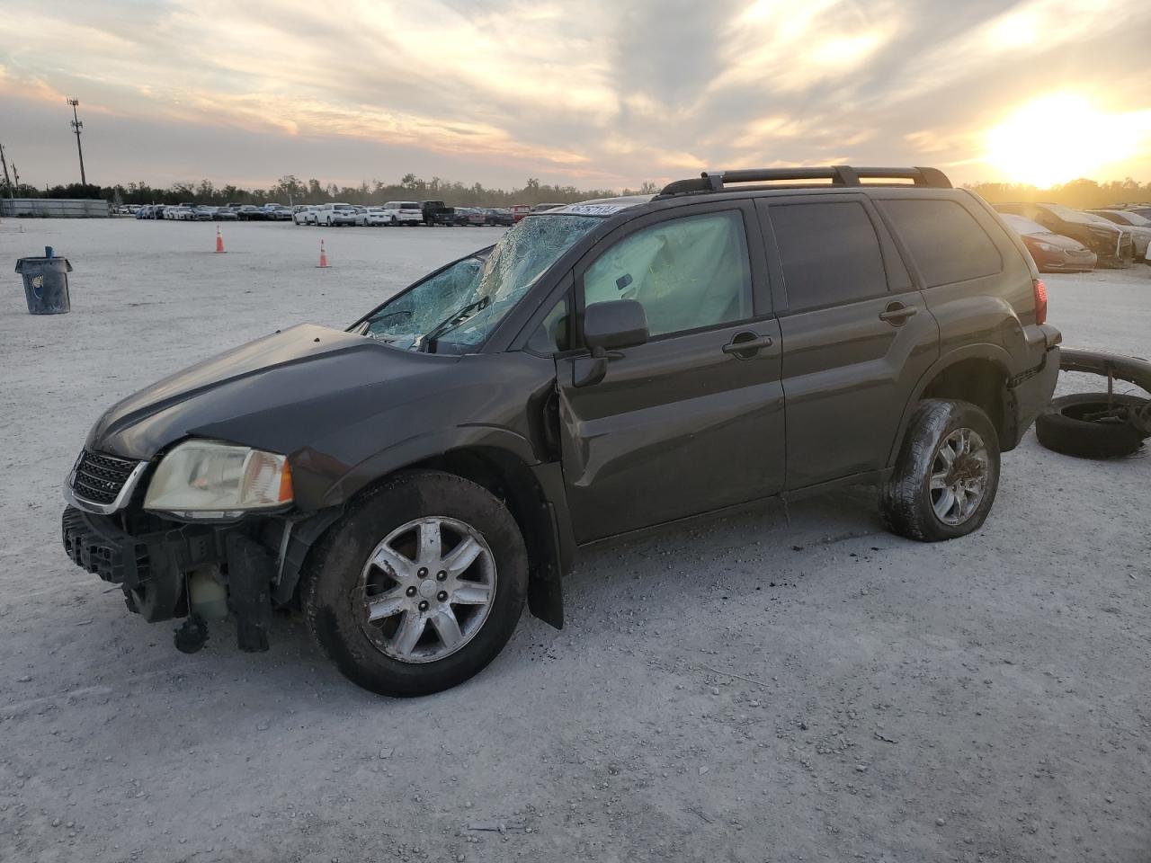 MITSUBISHI ENDEAVOR L 2011