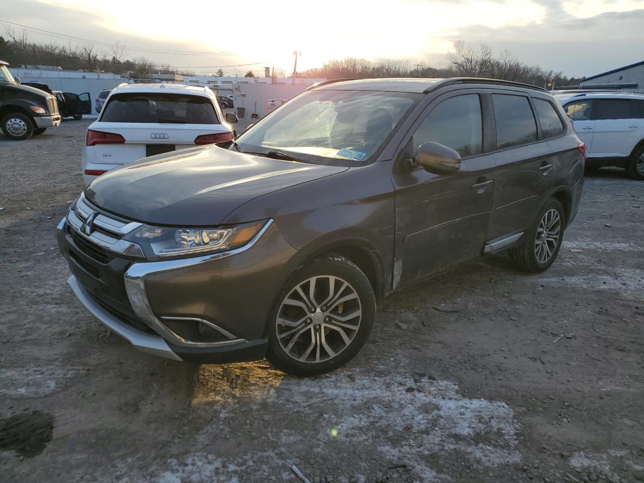 MITSUBISHI OUTLANDER 2016