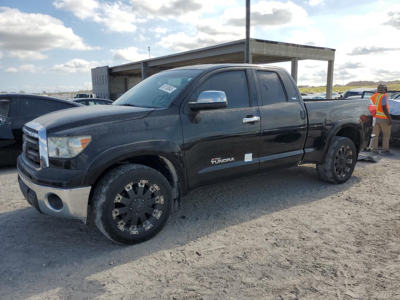 TOYOTA TUNDRA DOU 2012