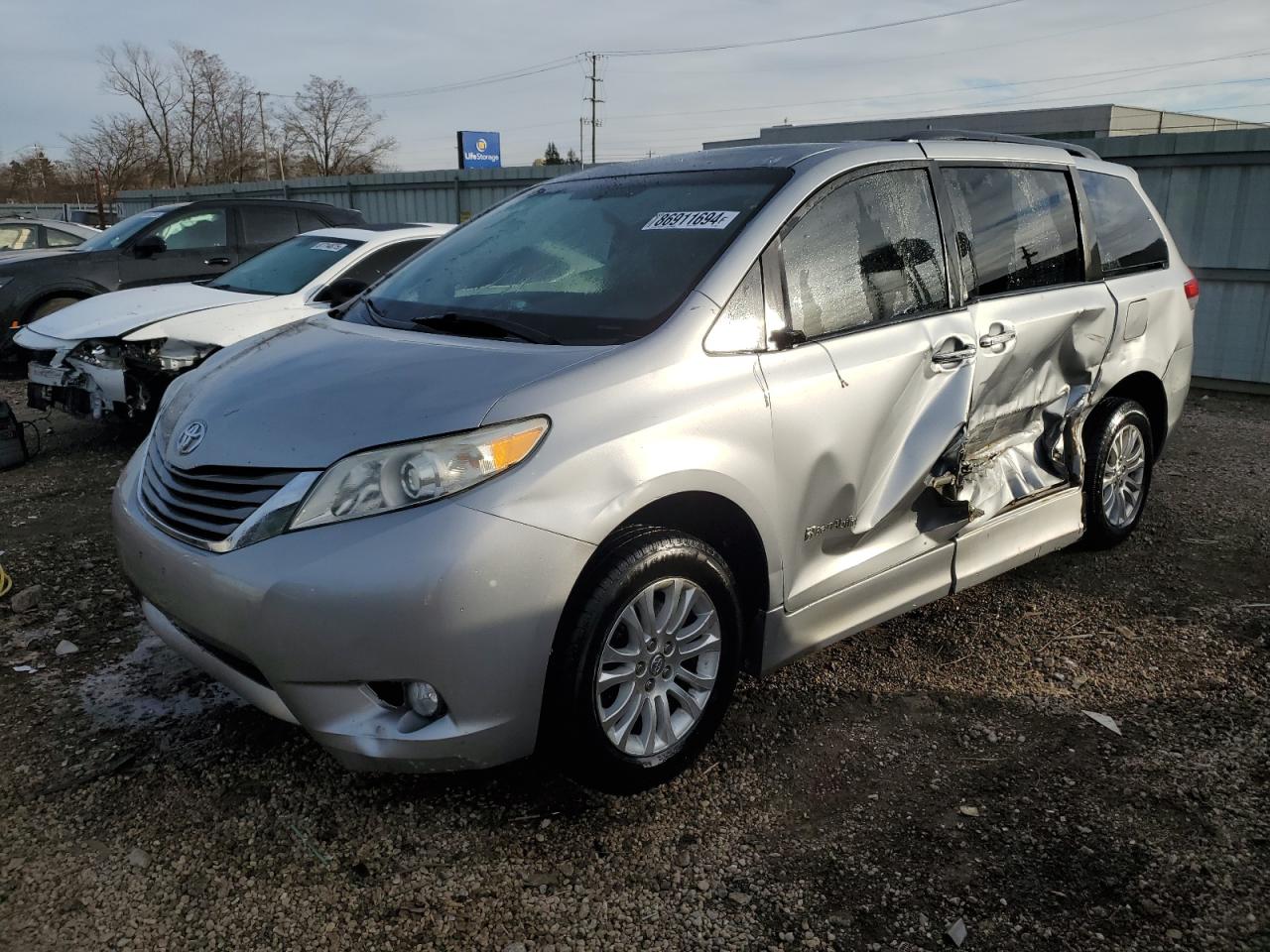TOYOTA SIENNA XLE 2011