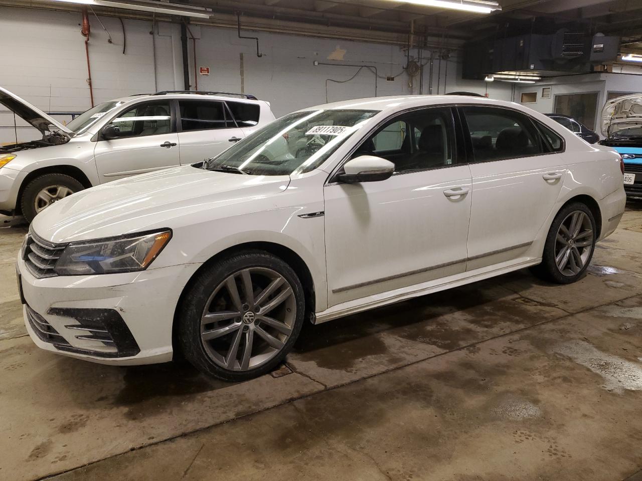 VOLKSWAGEN PASSAT R-L 2017