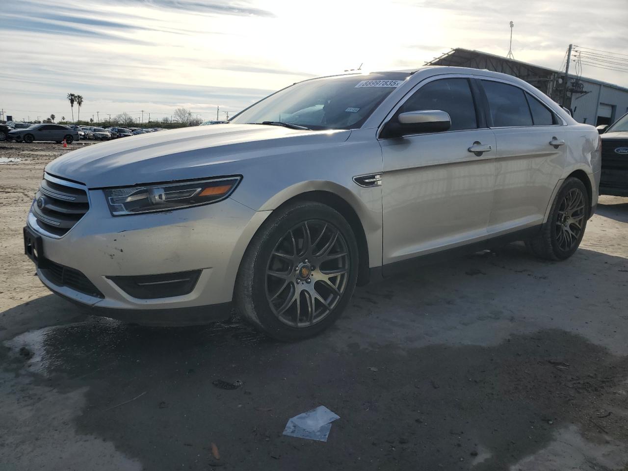 FORD TAURUS SEL 2018