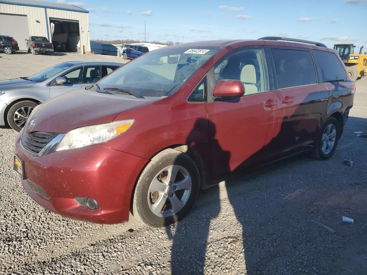 TOYOTA SIENNA LE 2014