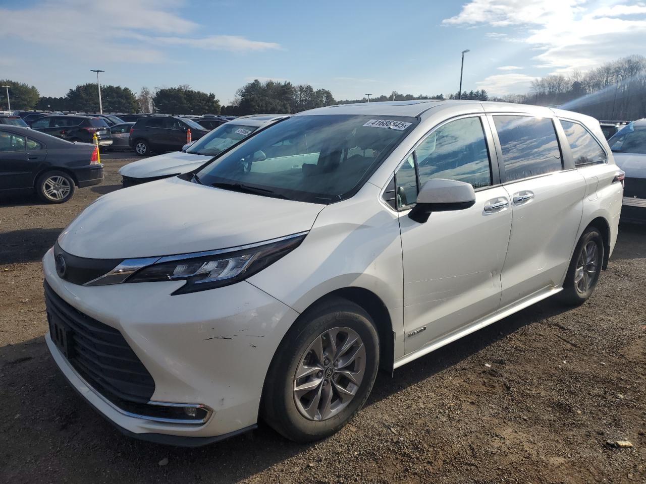 TOYOTA SIENNA XLE 2021