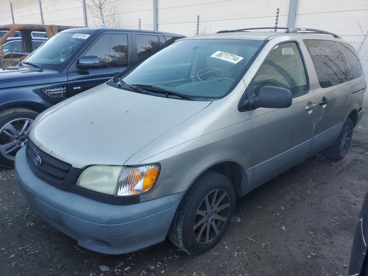TOYOTA SIENNA LE 2003