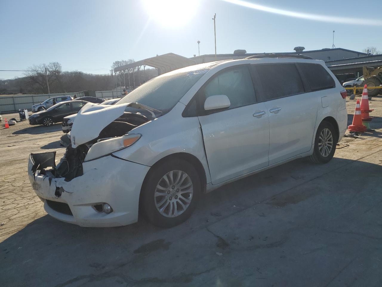 TOYOTA SIENNA XLE 2015