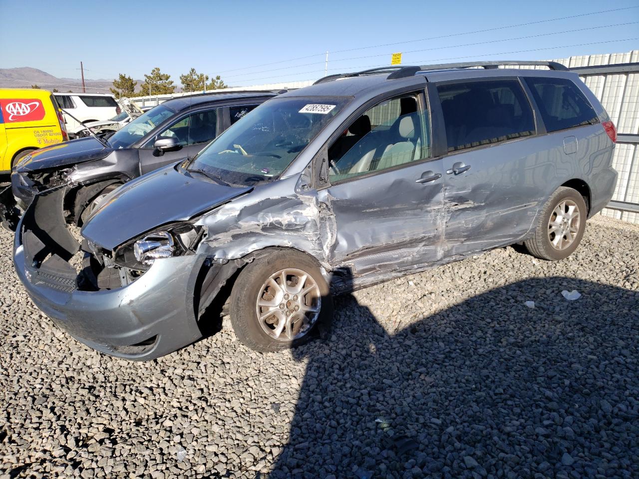 TOYOTA SIENNA LE 2004