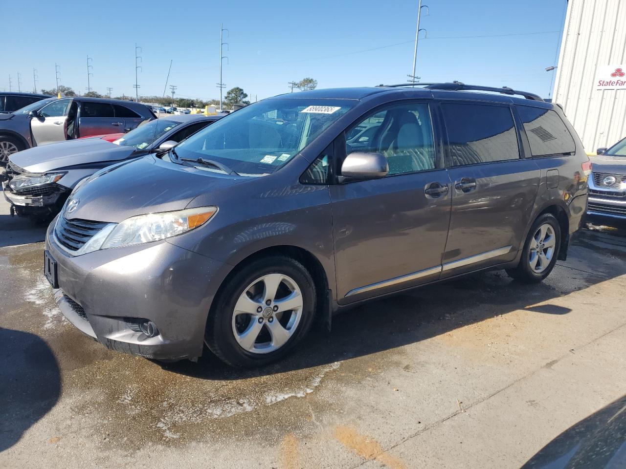 TOYOTA SIENNA LE 2012