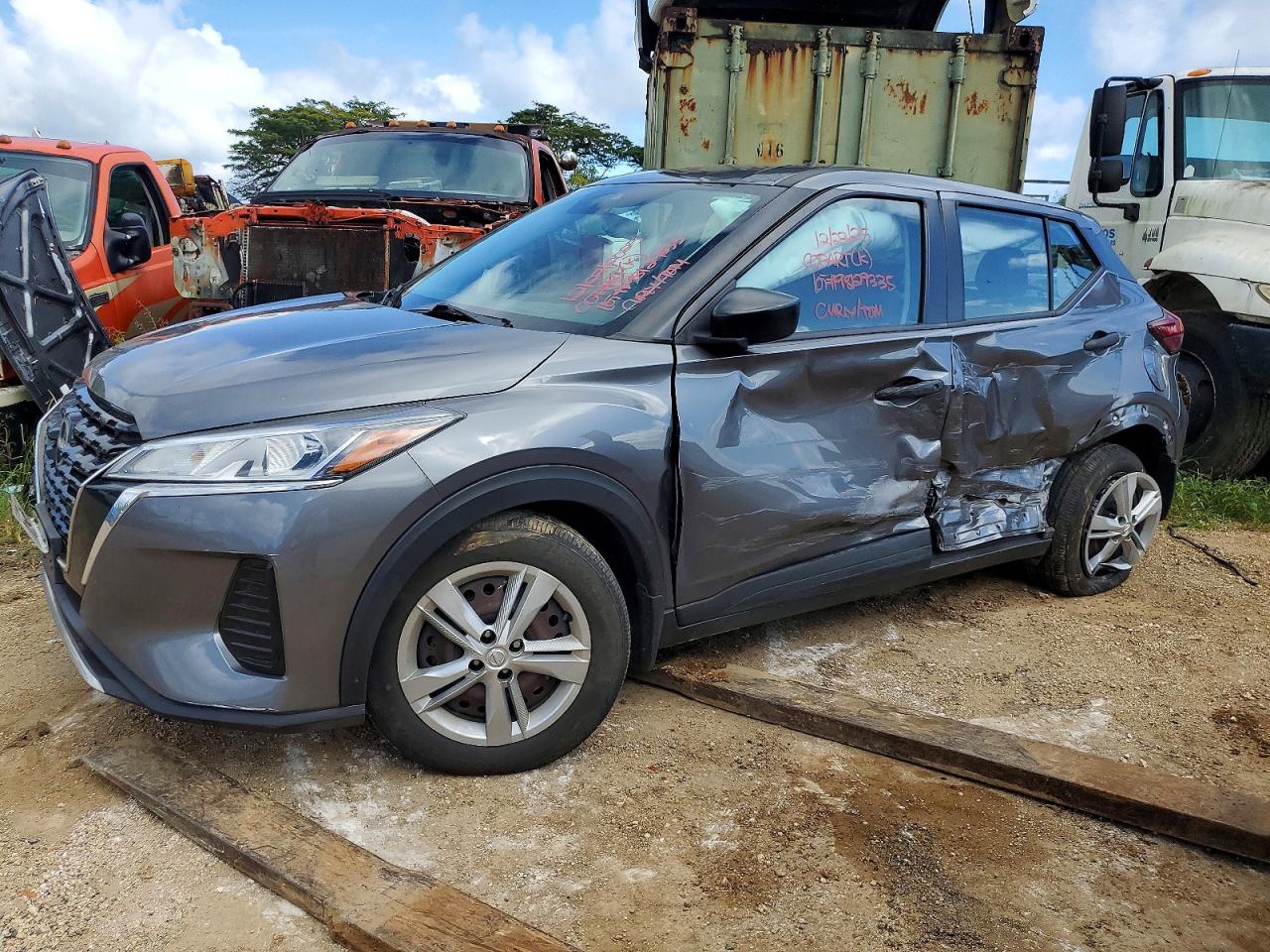 NISSAN KICKS 2022