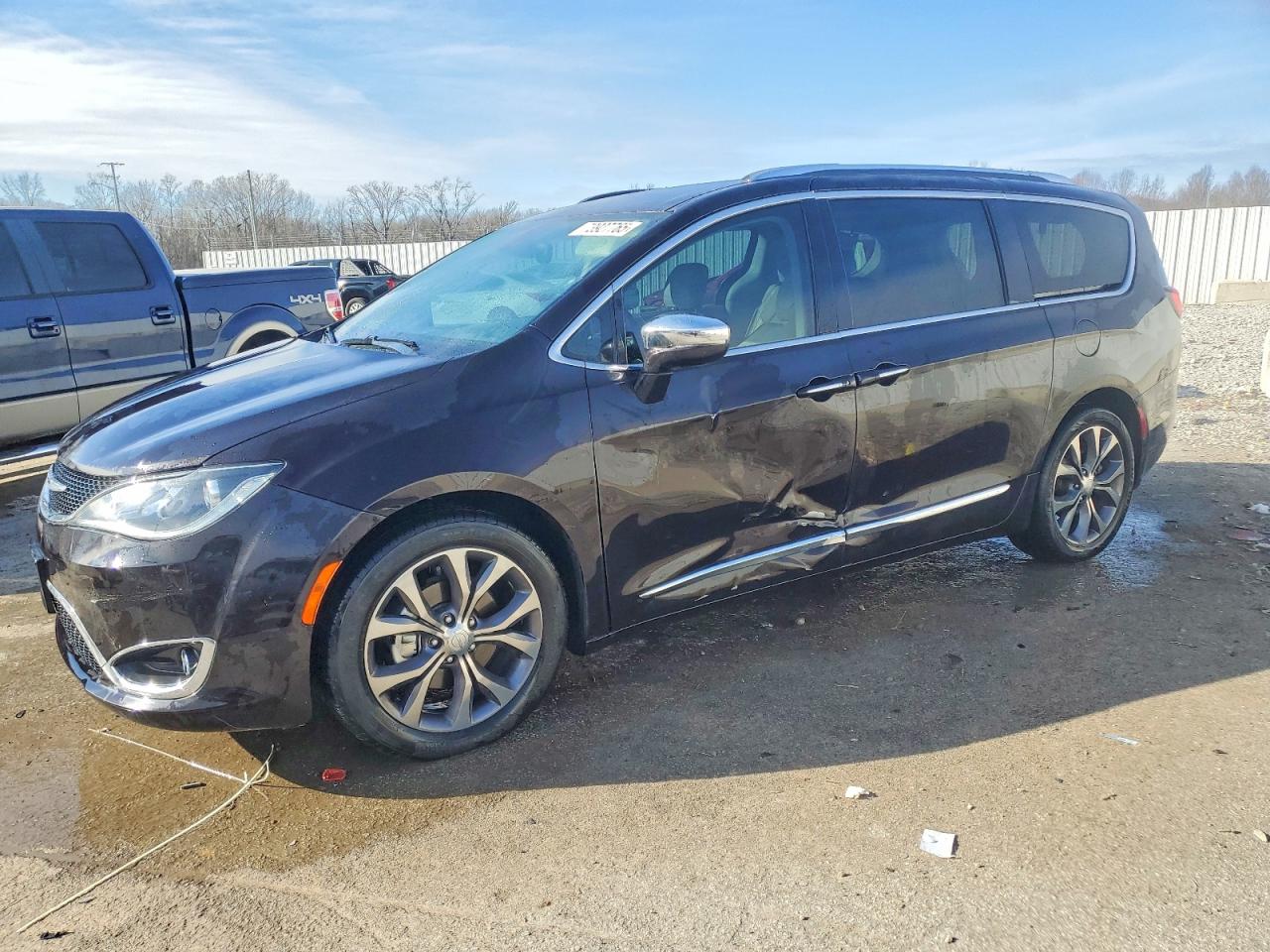 CHRYSLER PACIFICA 2017