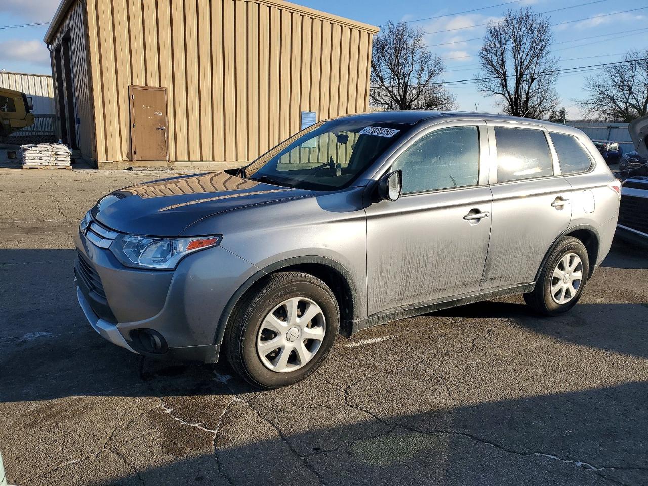 MITSUBISHI OUTLANDER 2015