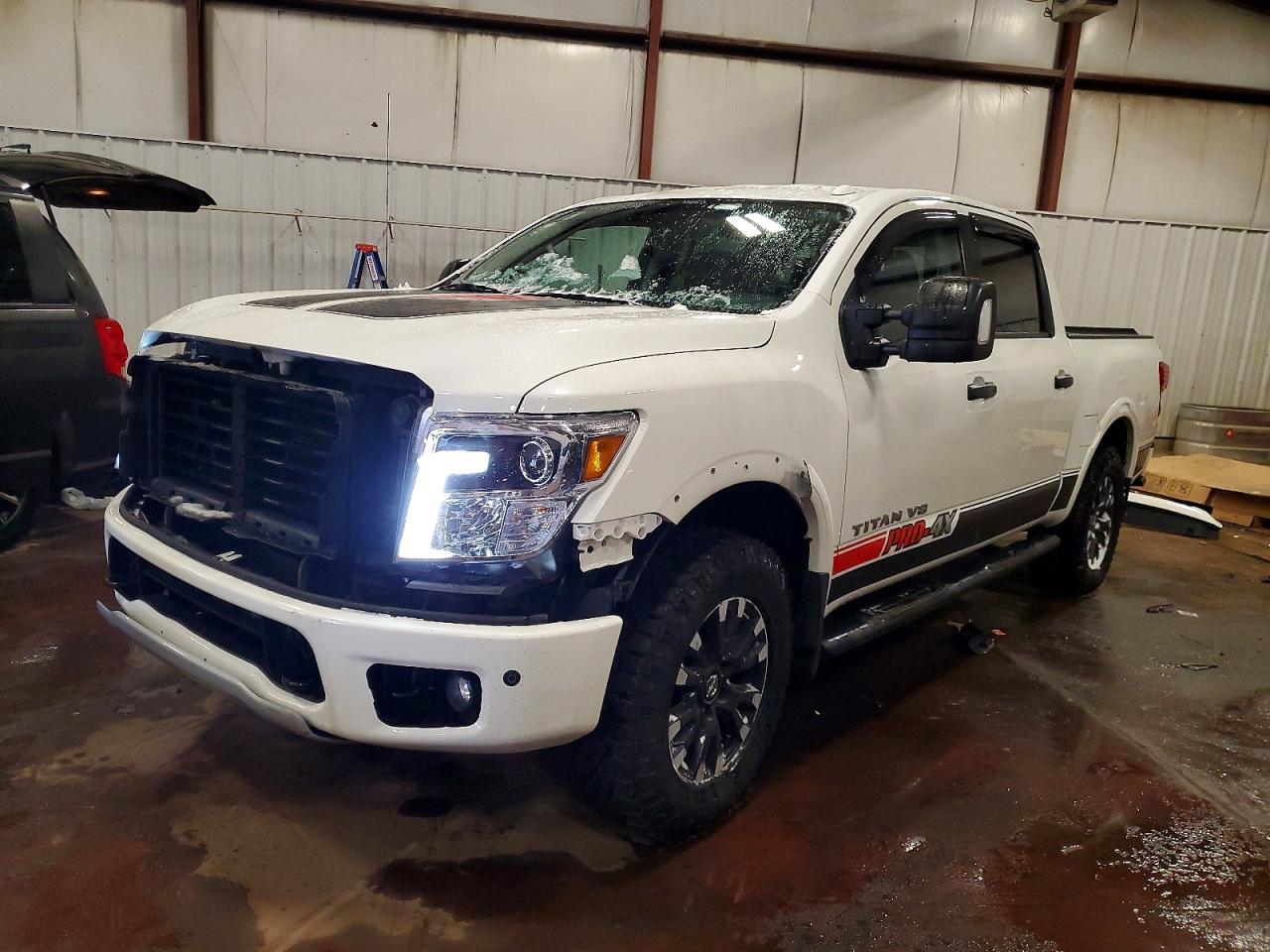 NISSAN TITAN 2019