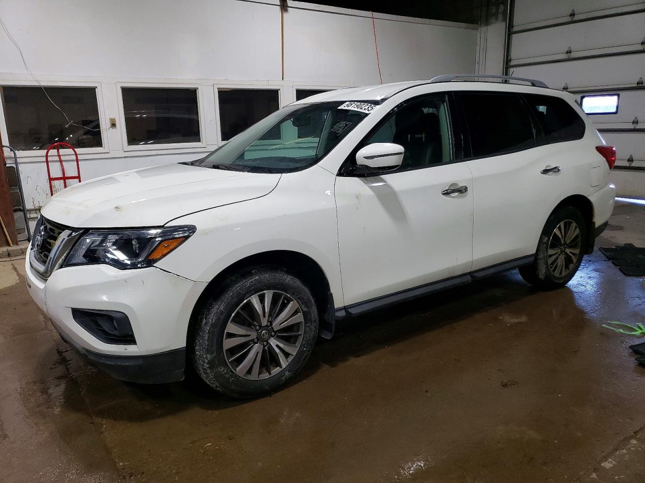 NISSAN PATHFINDER 2017