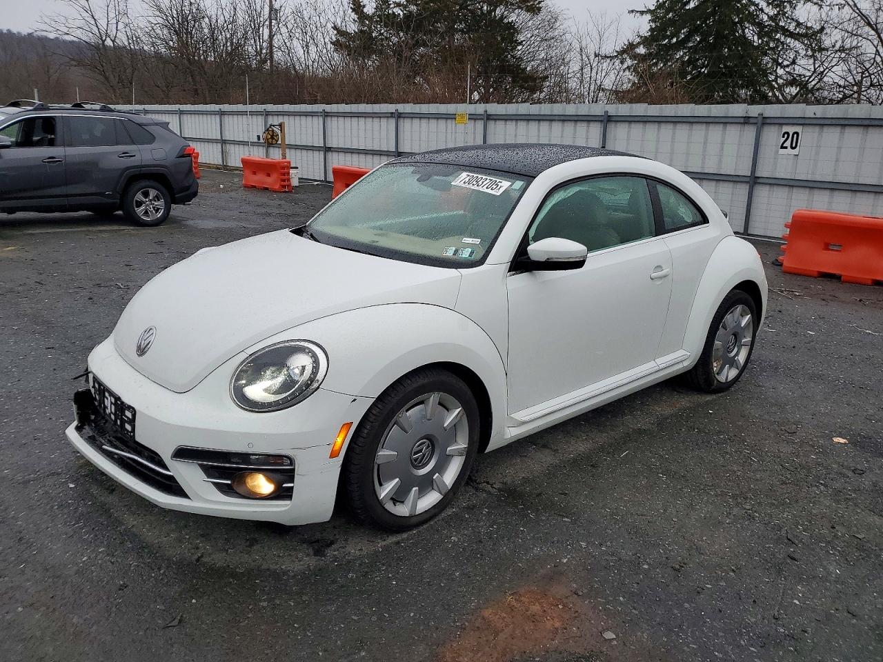 VOLKSWAGEN BEETLE SE 2018