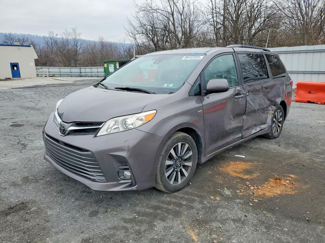 TOYOTA SIENNA XLE 2019
