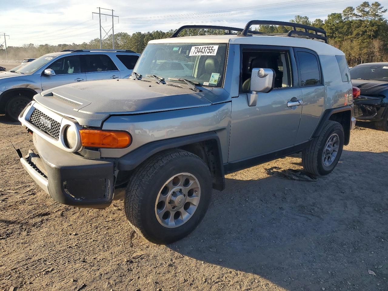TOYOTA FJ CRUISER 2011