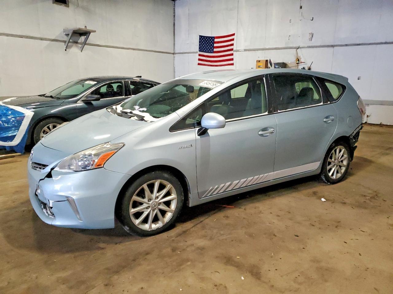 TOYOTA PRIUS V 2013