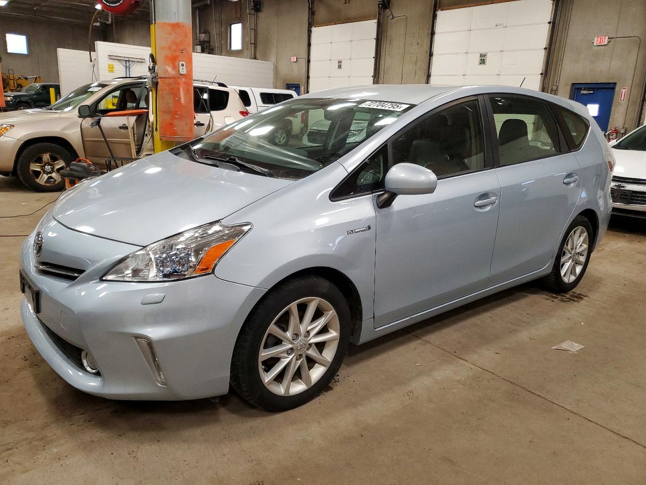TOYOTA PRIUS V 2013
