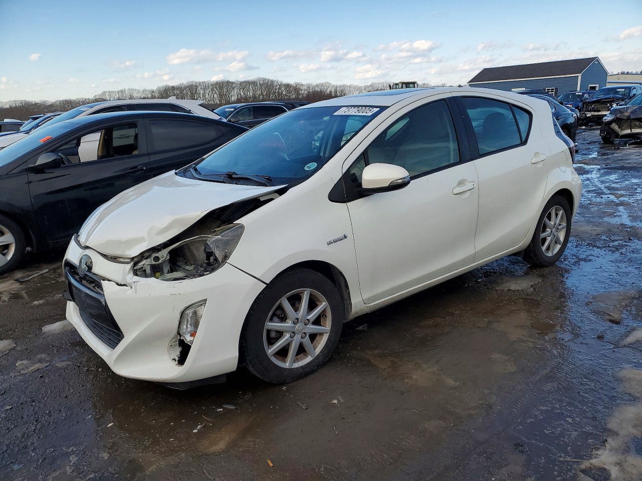 TOYOTA PRIUS C 2015