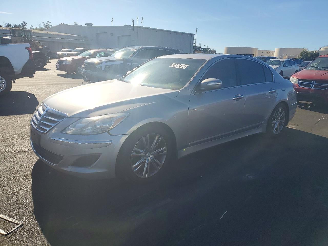 HYUNDAI GENESIS 3. 2013