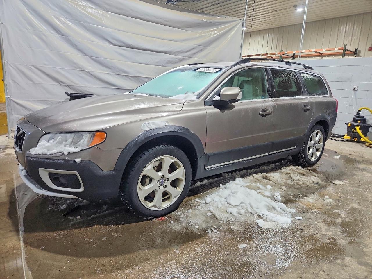 VOLVO XC70 2011