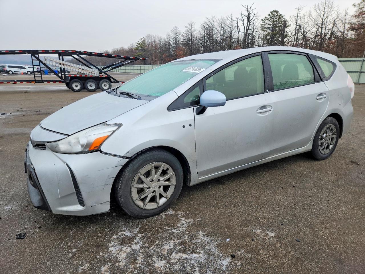 TOYOTA PRIUS V 2017
