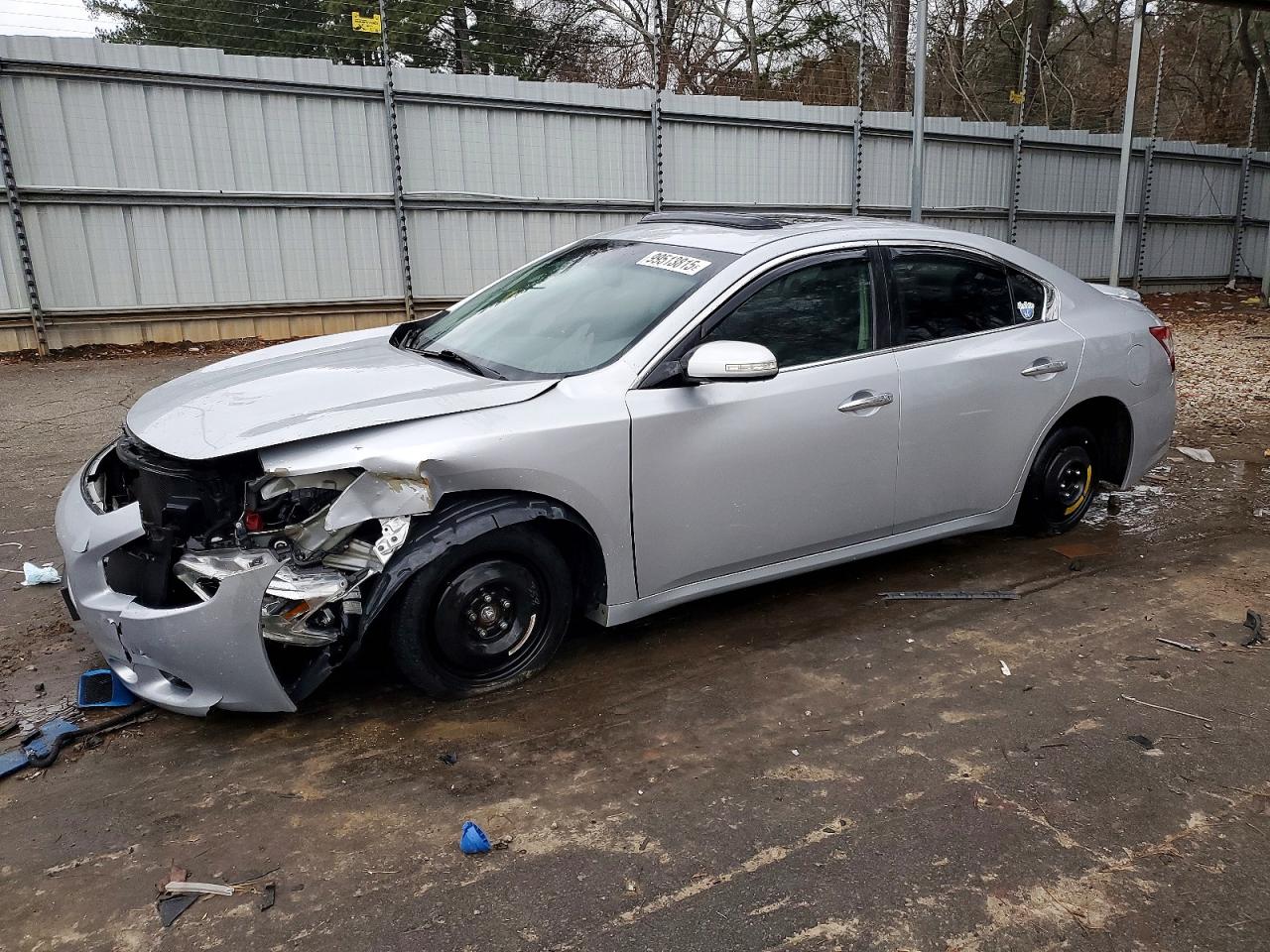 NISSAN MAXIMA 2010