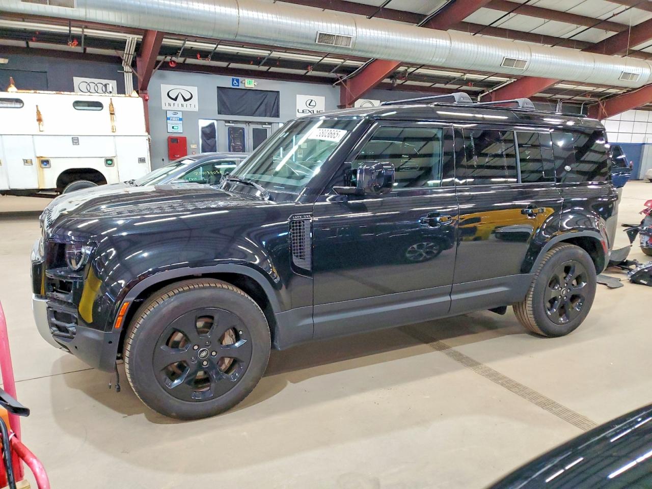LAND ROVER DEFENDER 2024