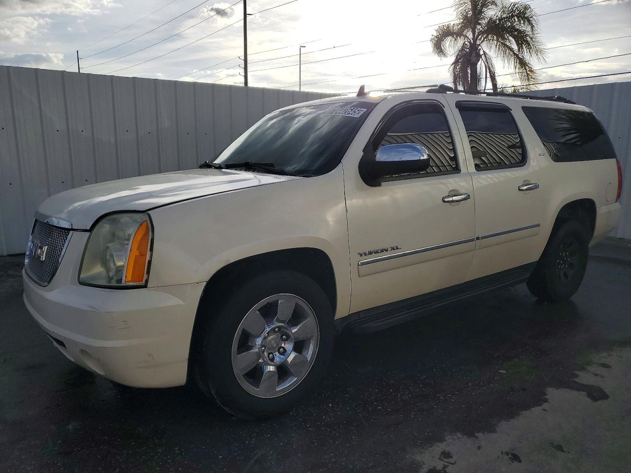 GMC YUKON XL 2011