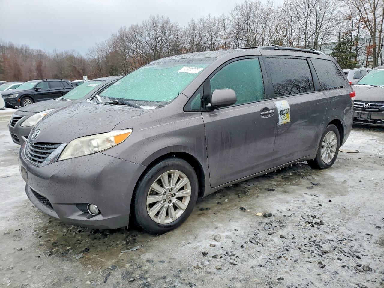 TOYOTA SIENNA XLE 2011