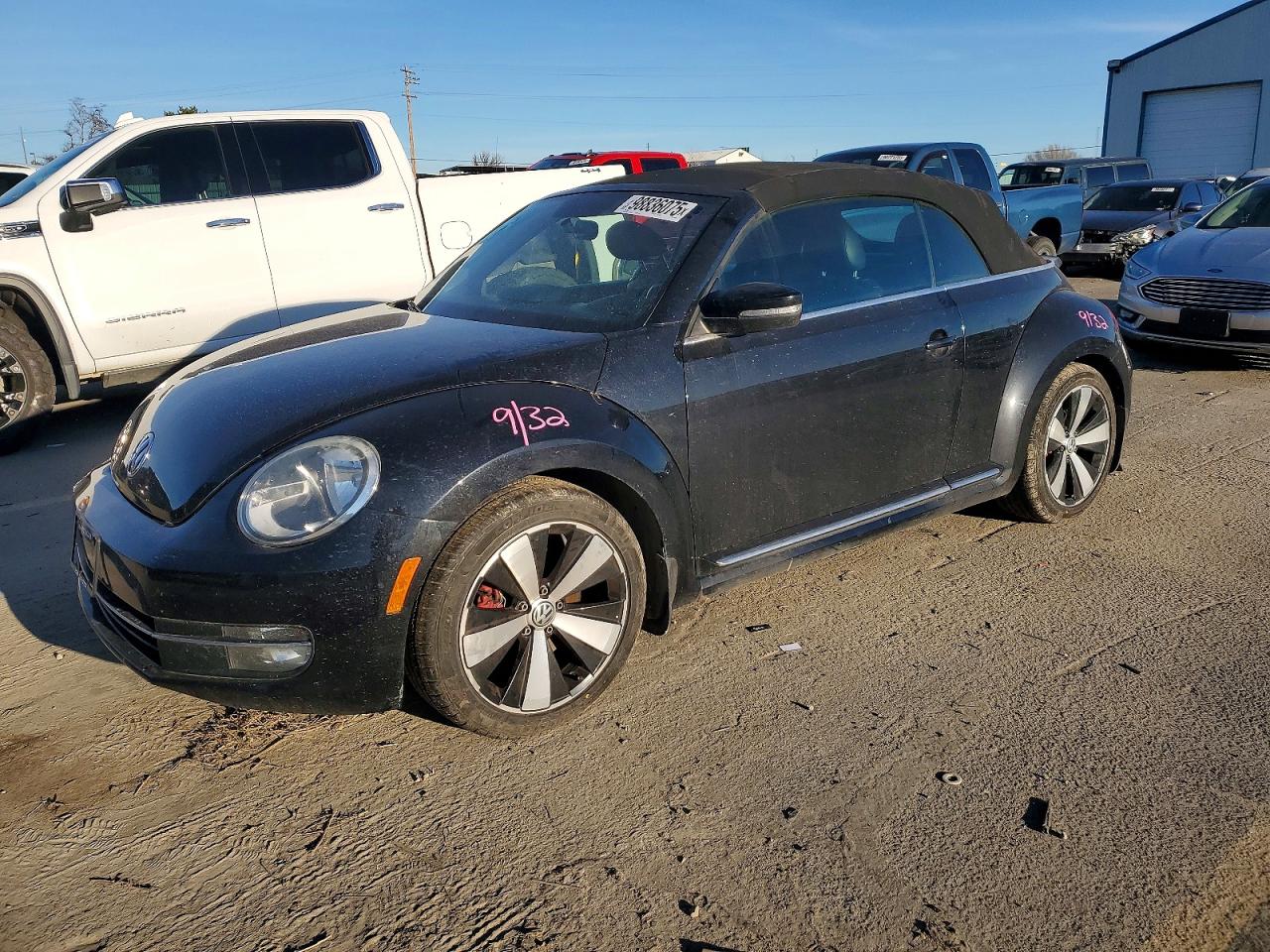 VOLKSWAGEN BEETLE 2013