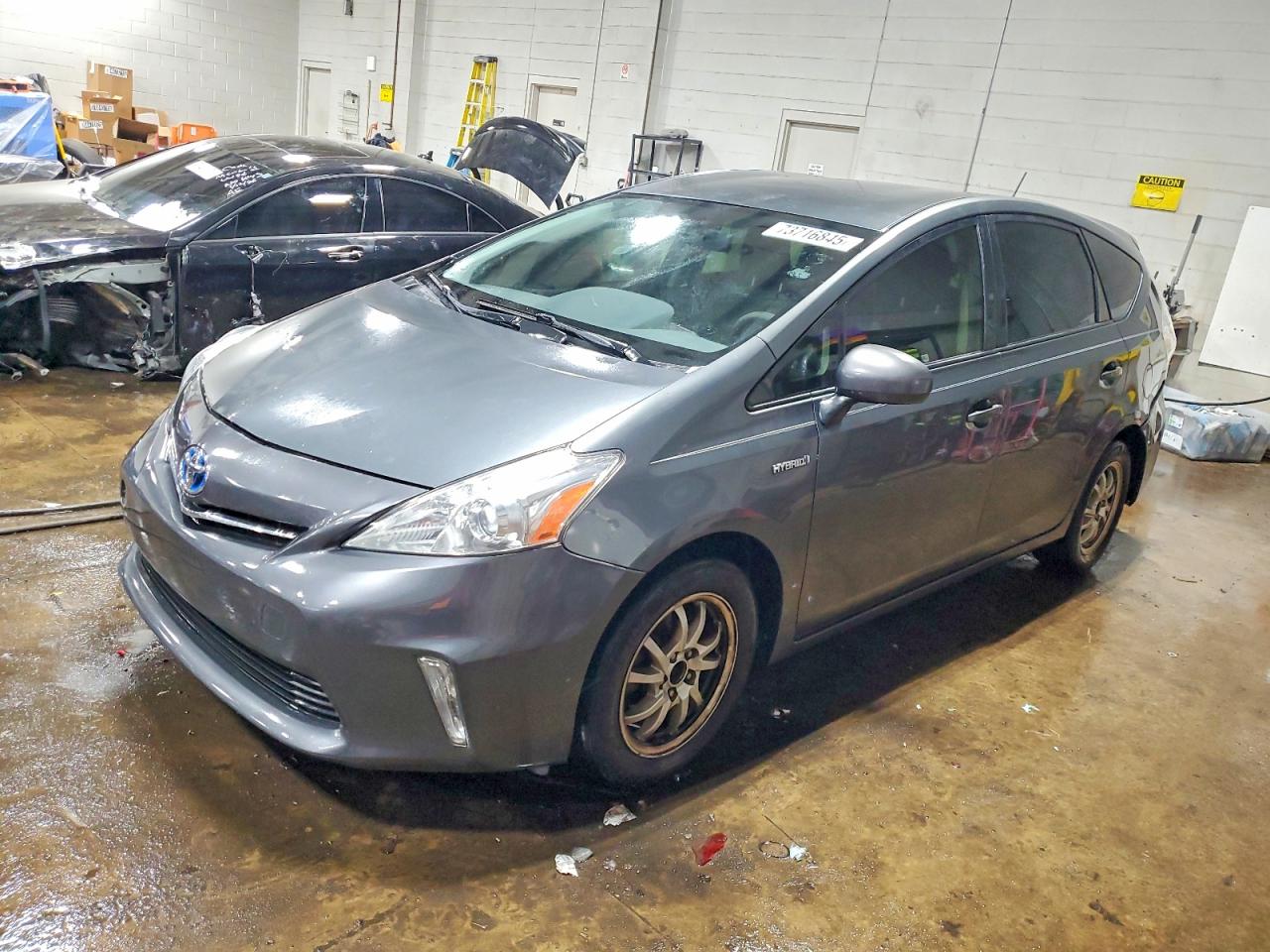 TOYOTA PRIUS V 2013