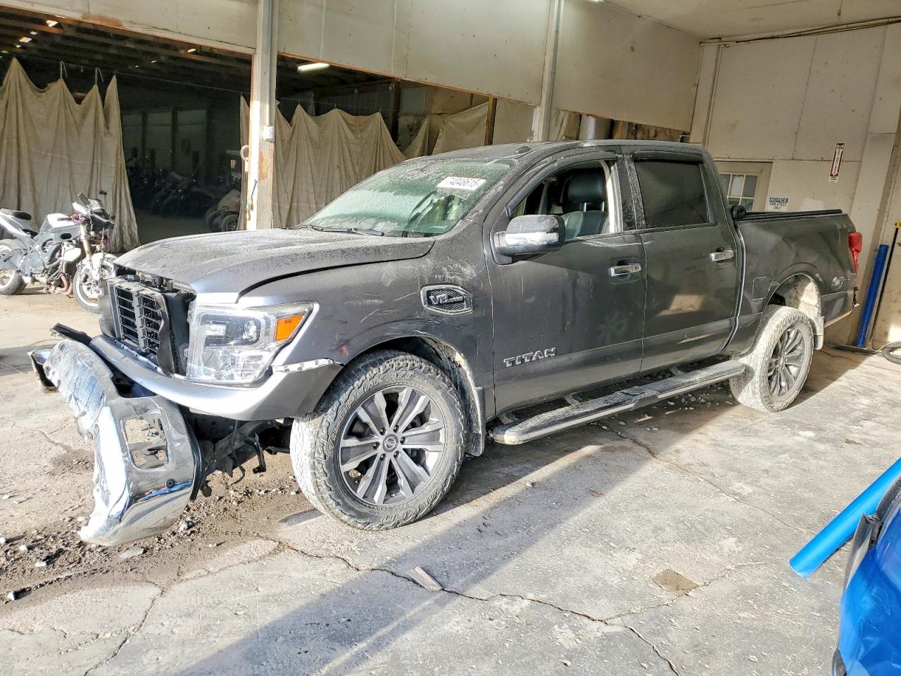NISSAN TITAN 2017