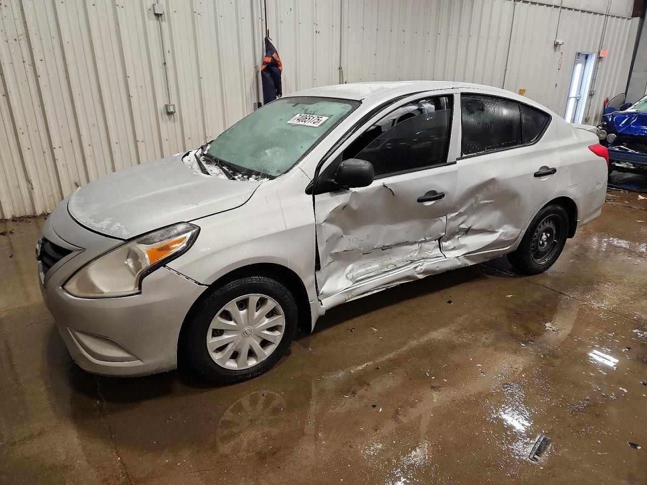 NISSAN VERSA 2015