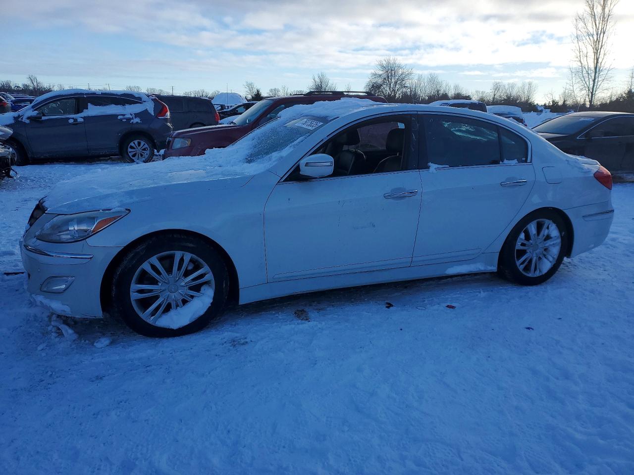HYUNDAI GENESIS 3. 2013