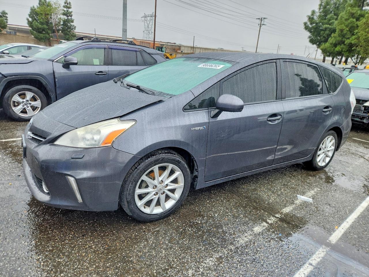 TOYOTA PRIUS V 2014