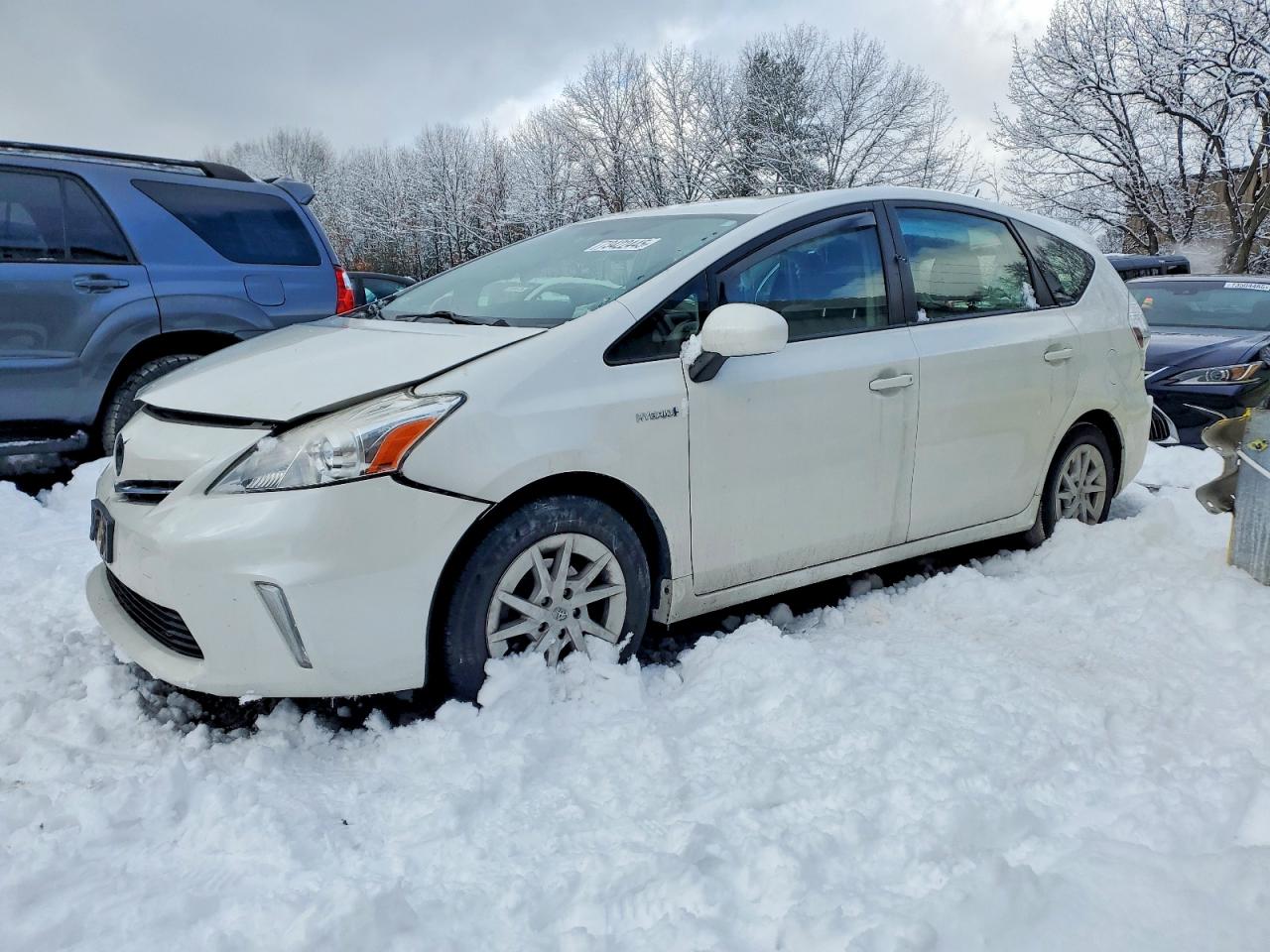 TOYOTA PRIUS V 2013