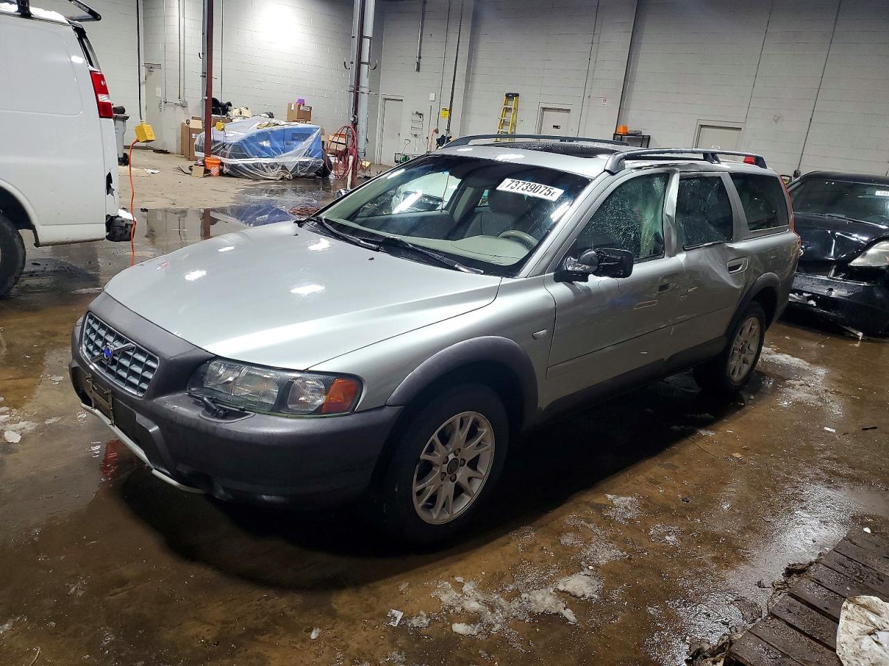 VOLVO XC70 2004