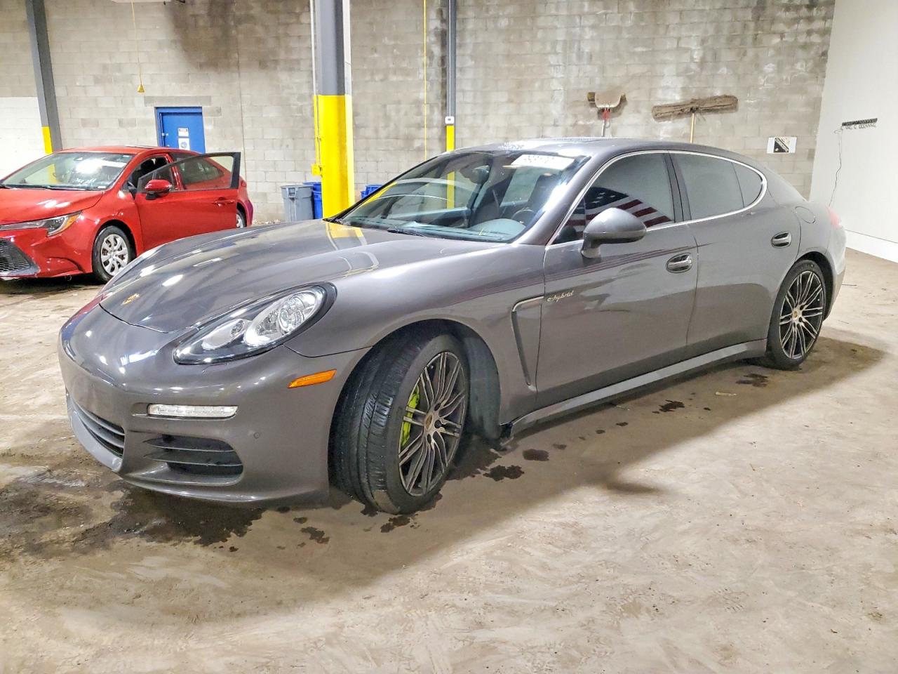 PORSCHE PANAMERA 2016
