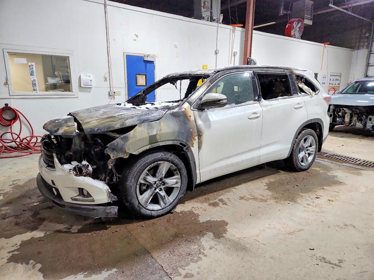 TOYOTA HIGHLANDER 2016