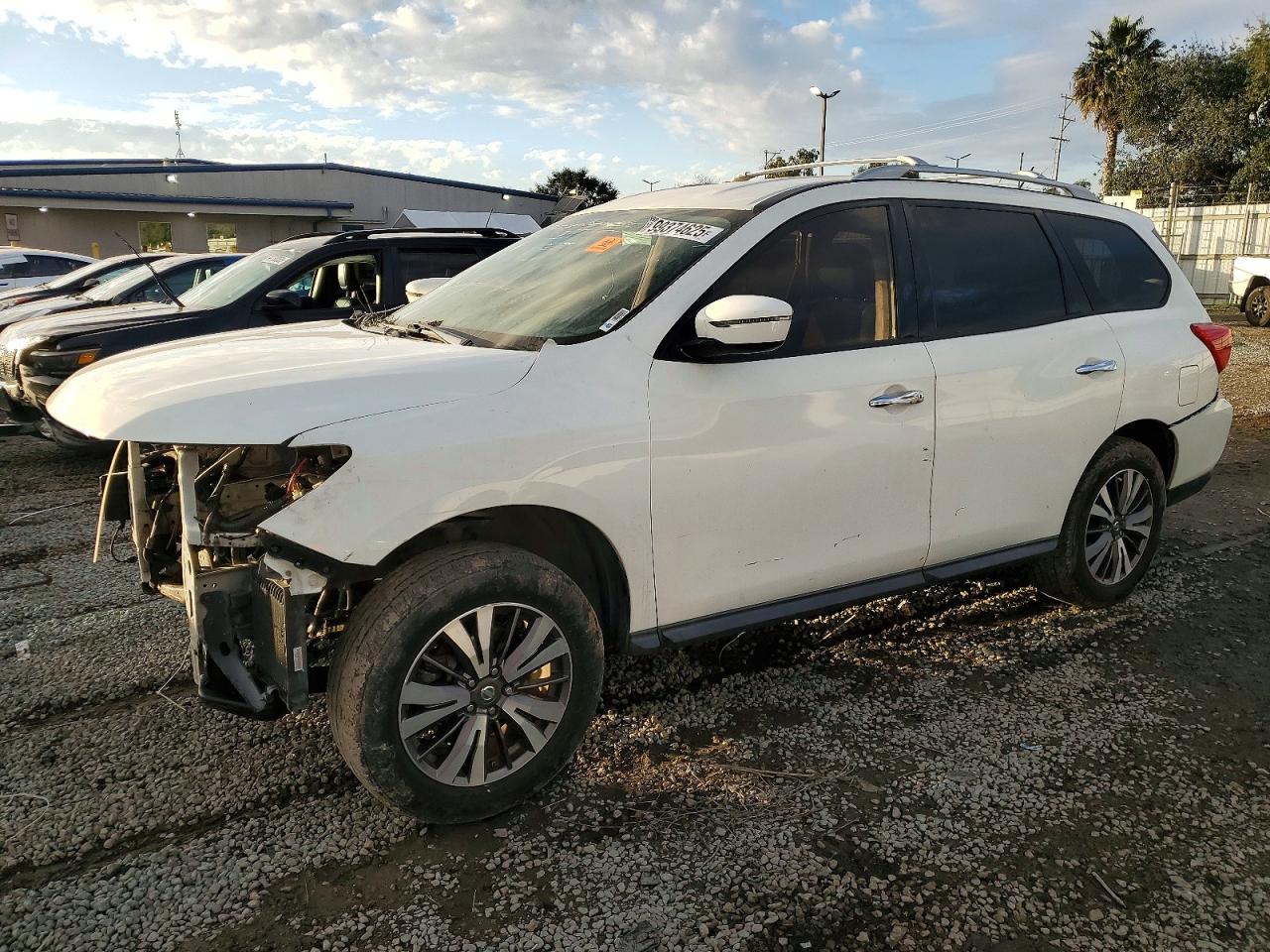 NISSAN PATHFINDER 2017