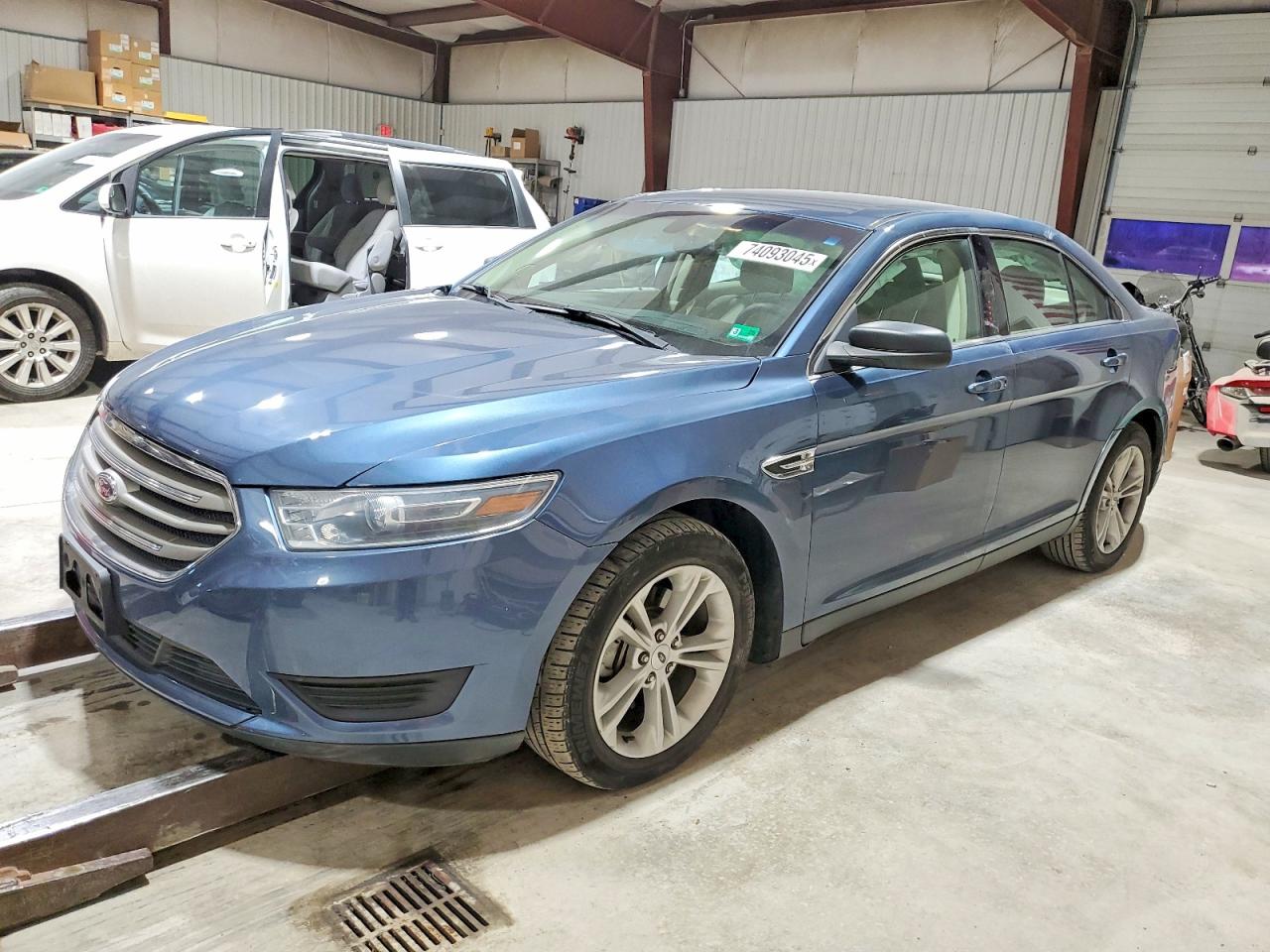 FORD TAURUS SE 2018