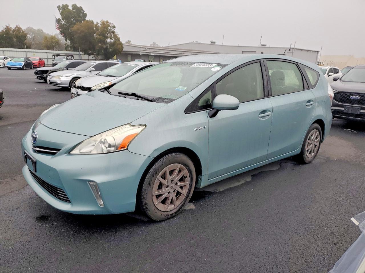 TOYOTA PRIUS V 2013