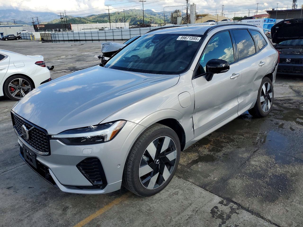VOLVO XC60 2024