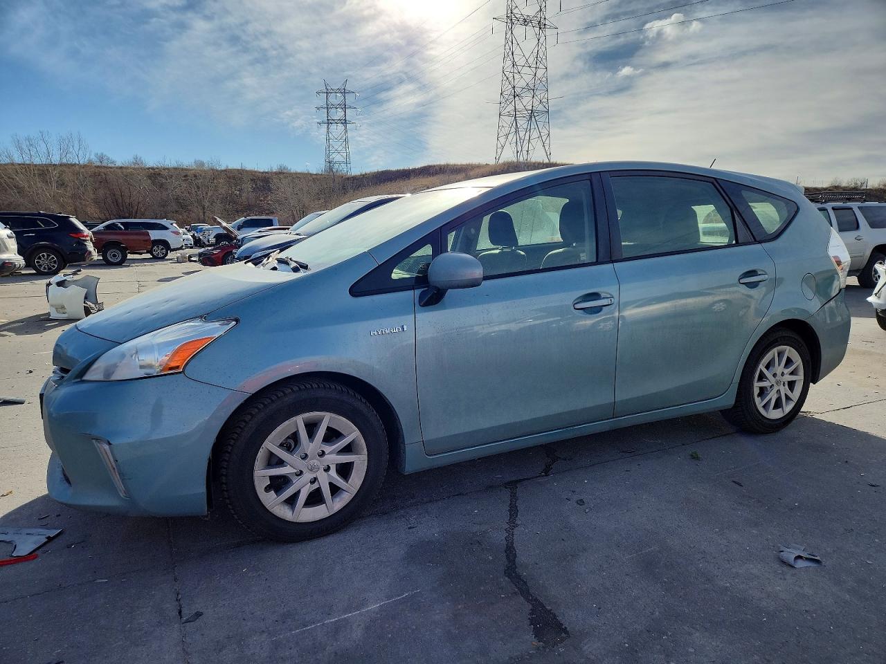 TOYOTA PRIUS V 2013