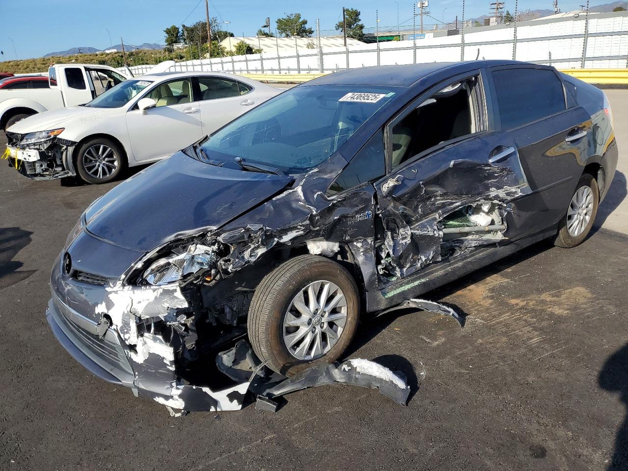 TOYOTA PRIUS PLUG-IN 2014