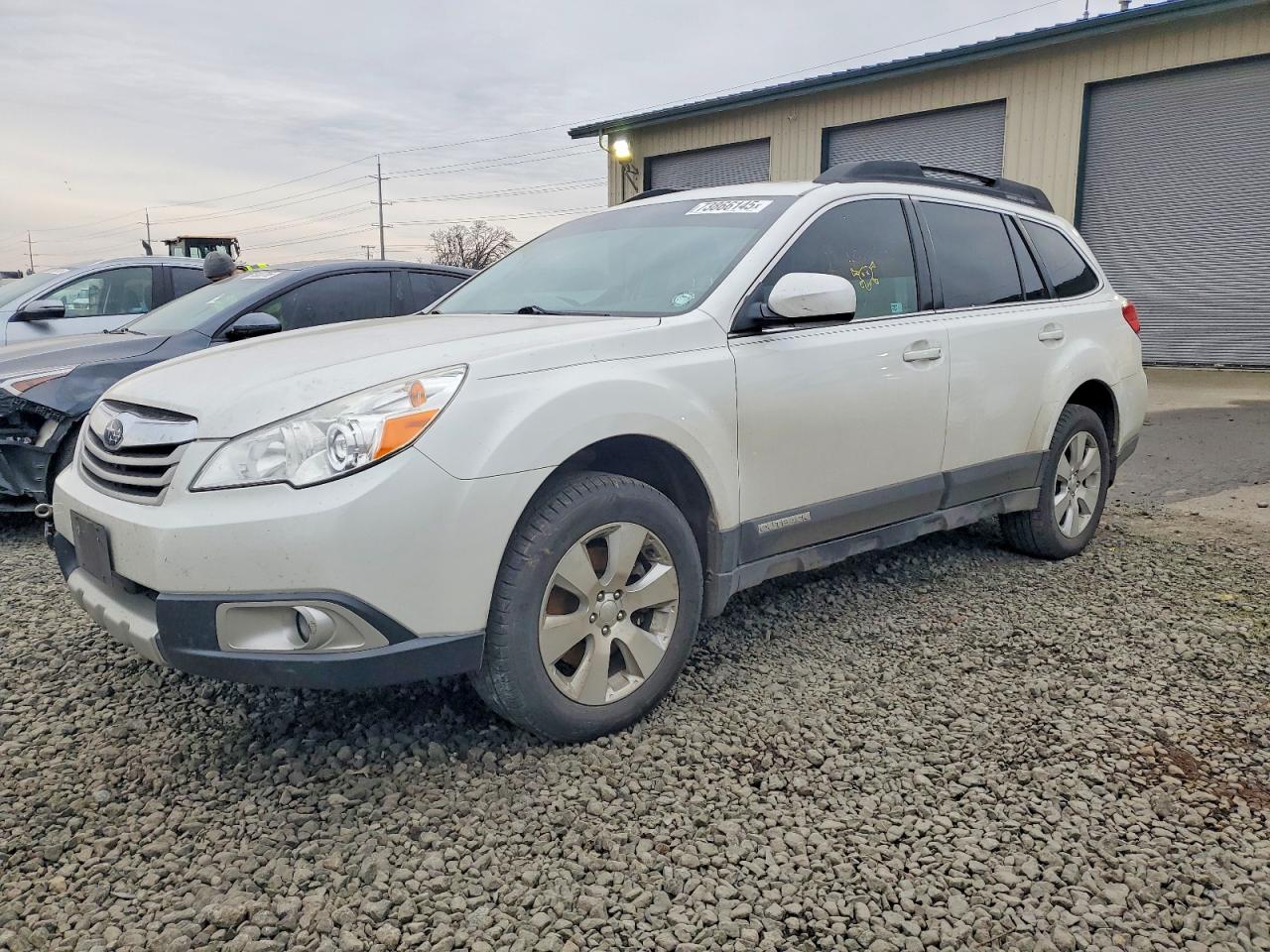 SUBARU OUTBACK 2011