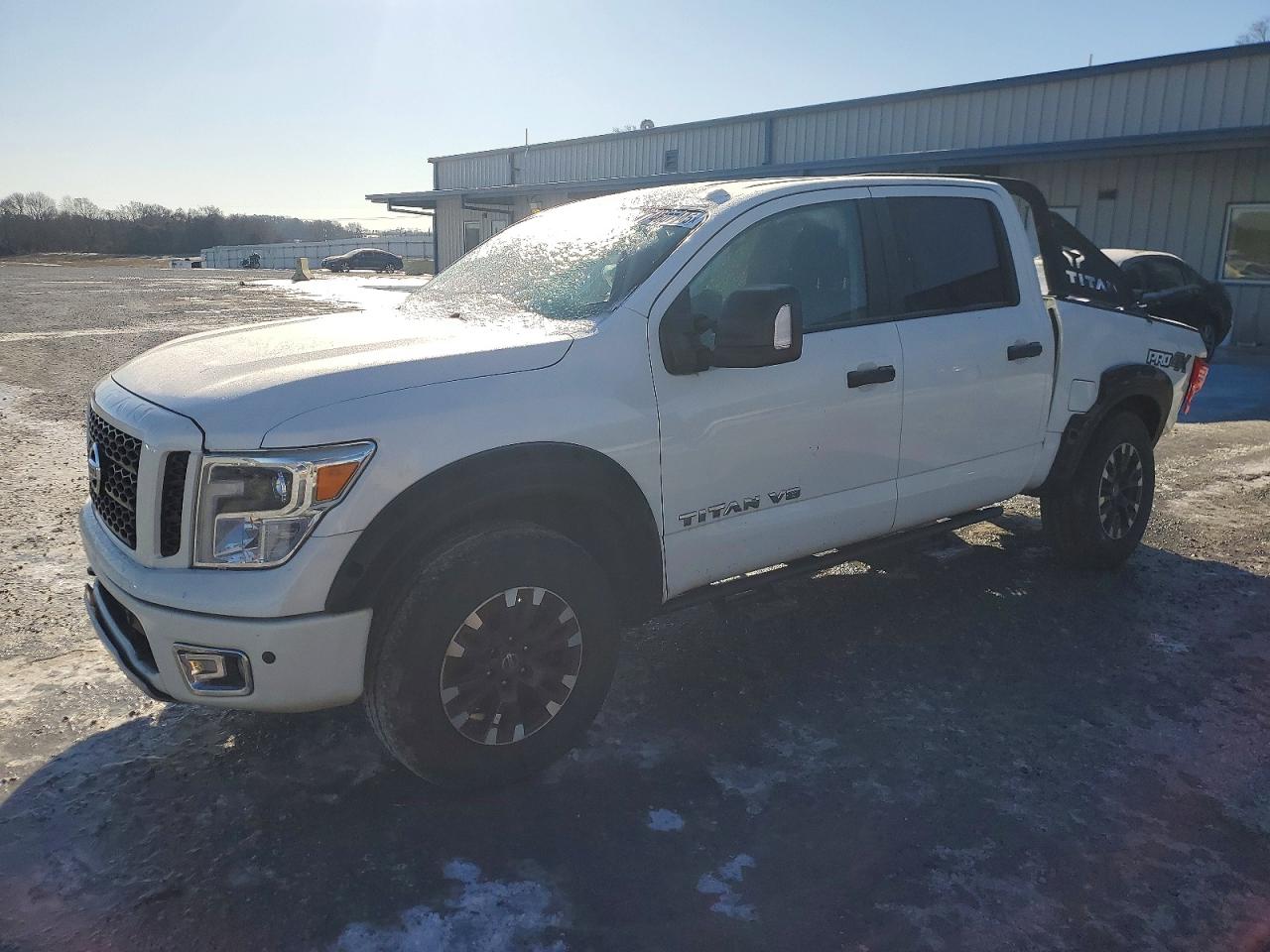 NISSAN TITAN 2019